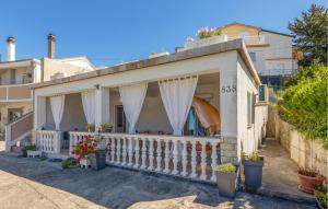 Amazing Apartment In Banjol With Wifi 