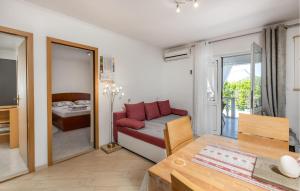 Amazing Apartment In Banjol With Wifi 