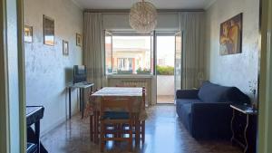 A casa di Ugo - Colors and space at Pigneto, Rome