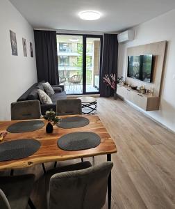Luxury 2 Room Flat Free Parking, Pool and WiFi