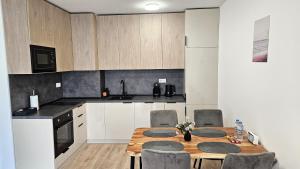 Luxury 2 Room Flat Free Parking, Pool and WiFi