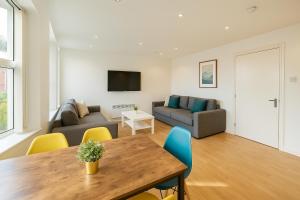 Duplex Apartment For Up to 13 Near City Centre