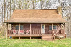 8 Mi to IU Cabin with Reading Nook, Fire Pit and Yard