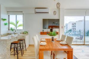 Private Oceanview Stay with Balcony & Rooftop Pool