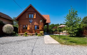 Four-Bedroom Holiday Home In Velika Buna