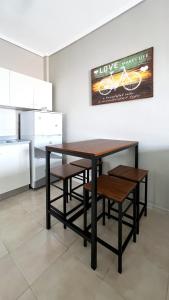 Rona Vista Suites cozy veranda