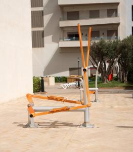 Appartement 2 Chambres à Coté avec Grand Balcon, Piscine, Aire de Jeux pour Enfants et Jardin