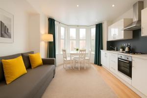 Stylish Modern Apartment For Up To 4 Nr CityCentre