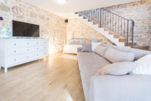 Villa Lucy, a Mediterranean rustic haven, pet friendly