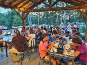Campings Camping 3 etoiles - Parc aquatique - ccbbeec : Chalet