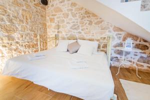 Villa Lucy, a Mediterranean rustic haven, pet friendly