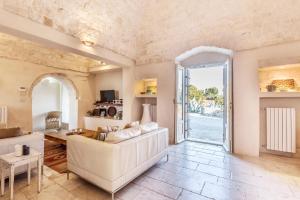 Nuovissima villa di lusso con piscina immensa e giardino