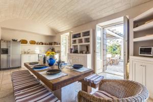 Nuovissima villa di lusso con piscina immensa e giardino