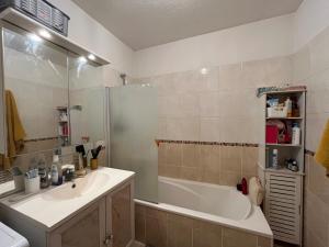 Appartements Home with terrace and views! : photos des chambres