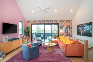 Giddy Up on Music Row w Hot Tub 15Mi to Bway