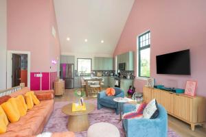 Giddy Up on Music Row w Hot Tub 15Mi to Bway