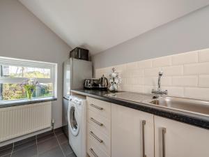 West Llwyn - Uk41757