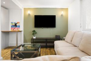 Modern 4 bed & 4 En-suite City Centre with Parking