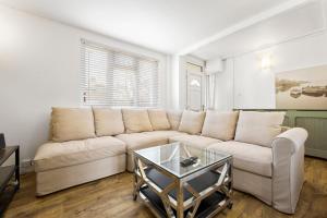 Modern 4 bed & 4 En-suite City Centre with Parking