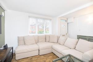 Modern 4 bed & 4 En-suite City Centre with Parking