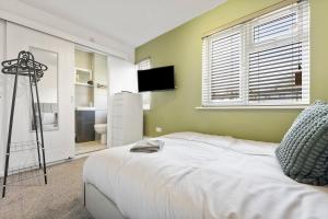 Modern 4 bed & 4 En-suite City Centre with Parking