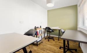 Modern 4 bed & 4 En-suite City Centre with Parking