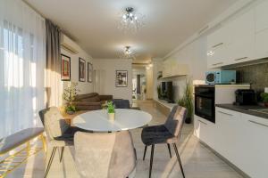 Downtown Floreasca Penthouse with Jacuzzi&Sauna