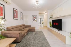 Downtown Floreasca Penthouse with Jacuzzi&Sauna