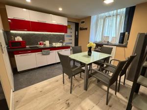 Stylish Apartment in Central Budapest - Perfect for Couples, Groups and Sightseers