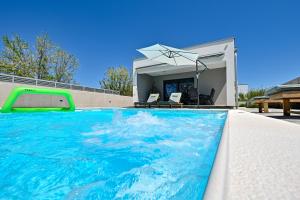 Holiday house Sara with heated pool