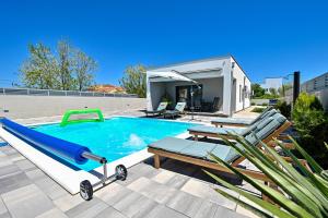 Holiday house Sara with heated pool
