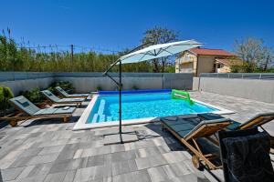 Holiday house Sara with heated pool