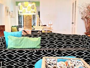 Oceanview! Walk to town and beach-PAYMENT REQUIRED TO RESERVE