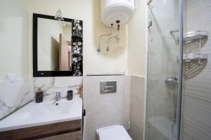 Studio Confortable avec Balcon, Piscine, Jardin et Aire de Jeux