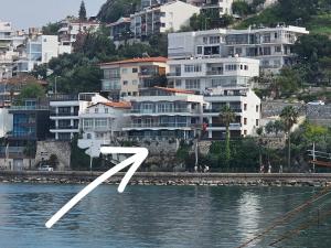 Waterfront Glass Flat