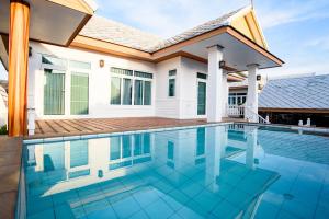 Pattaya Economical and comfortable 3-bedroom pool villa