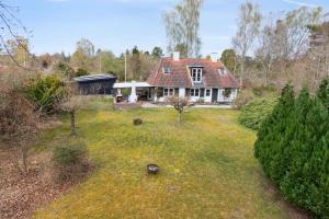 Charming House With 5000M² Garden And Forest
