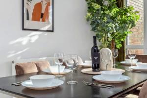 NEW Canalside House 3 Bedroom House in Stoke-on-Trent