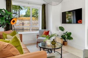 NEW Canalside House 3 Bedroom House in Stoke-on-Trent