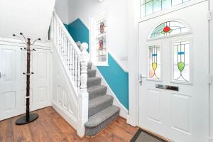 NEW Oakhill House by Truestays - 5 Bedroom House in Stoke-on-Trent