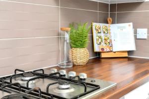 NEW Oakhill House by Truestays - 5 Bedroom House in Stoke-on-Trent