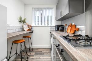Campbell House by Truestays - NEW 2 Bedroom House in Stoke-on-Trent
