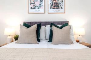 Campbell House by Truestays - NEW 2 Bedroom House in Stoke-on-Trent