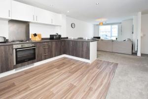 Regal House by True Stays - 3 Bedroom House in Stoke-on-Trent