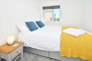 Regal House by True Stays - 3 Bedroom House in Stoke-on-Trent