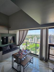 Studio com mezanino a 30 passos do metrô Brooklin