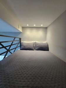 Studio com mezanino a 30 passos do metrô Brooklin