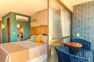 Studio com varanda a 30m do mar em Porto de Galinhas com lazer completo e restaurante no condomínio