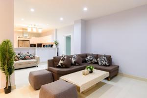 Pattaya Warm and relax Thai family home