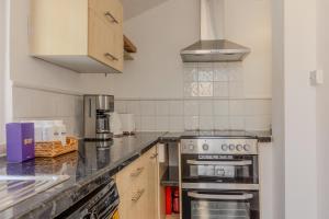 Stylish 3BR Fulham Home Near Chelsea with Garden